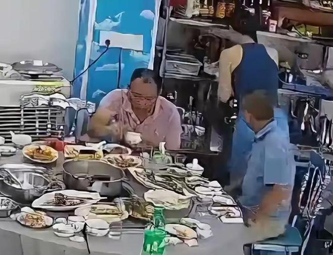 摸其臀部死不承认被抓大闹警局追悔莫及PG麻将胡了2女子三亚遭老头猥亵：(图15)